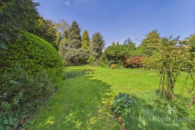 4 bed Detached for sale Image 6