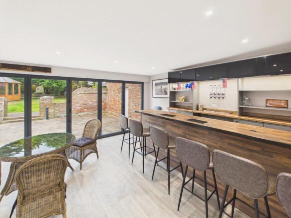 4 bed Detached for sale Image 7