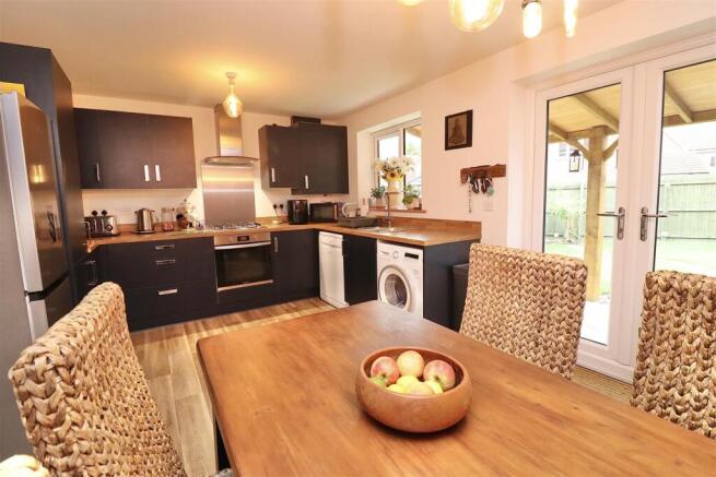 3 bed Semi-Detached for sale Image 4