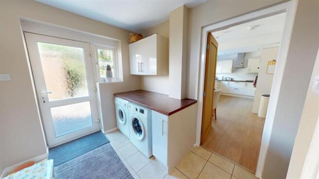 4 bed Semi-Detached for sale Image 7