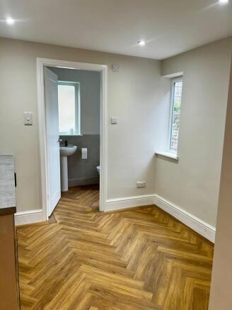 4 bed Terraced to rent Image 10
