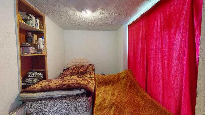 5 bed Semi-Detached for sale Image 10