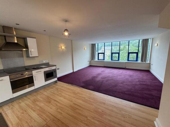 2 bed Apartment to rent Image 12