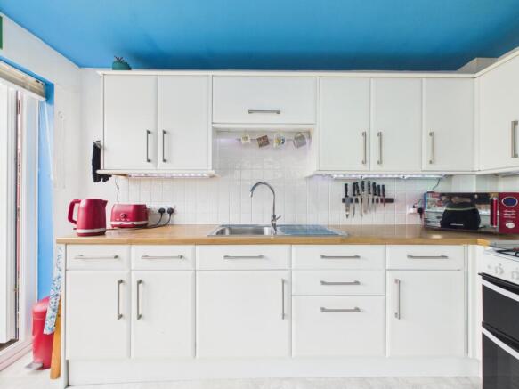 Kitchen 2.jpg