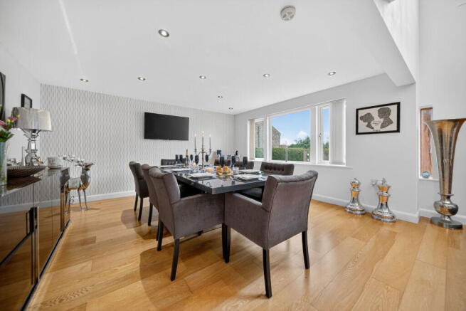4 bed Detached for sale Image 7