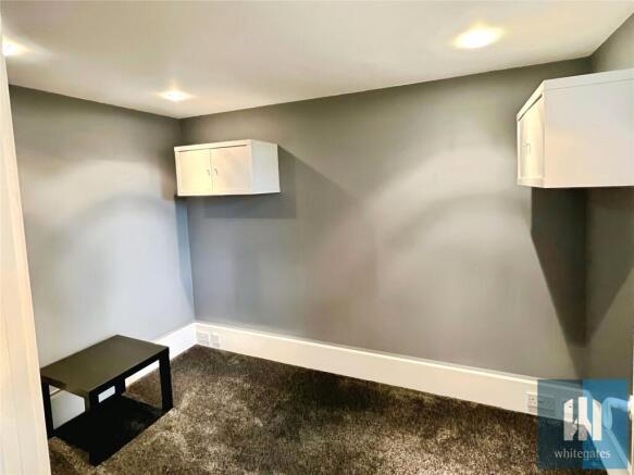 2 bed Penthouse to rent Image 7