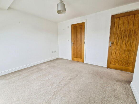 3 bed Apartment for sale Image 10