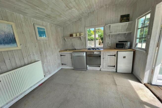pool house kitchen