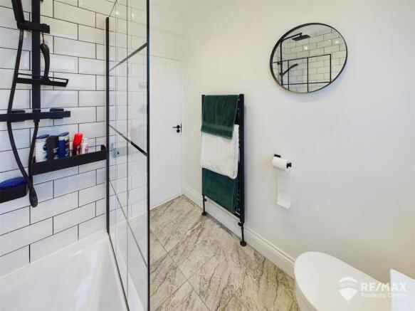 Bathroom (4).jpg