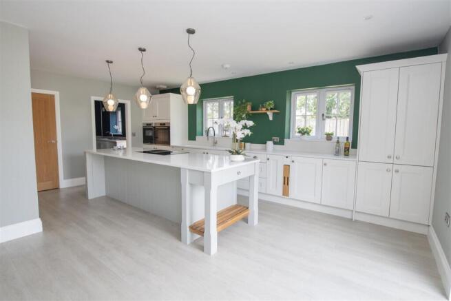 4 bed Detached for sale Image 10