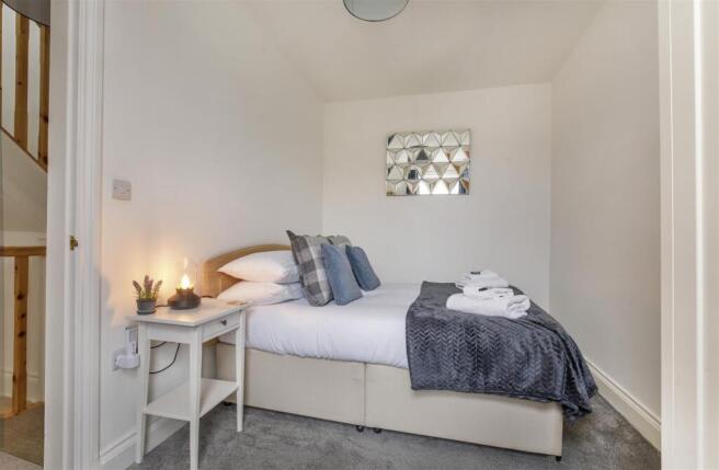 3 bed Terraced to rent Image 12