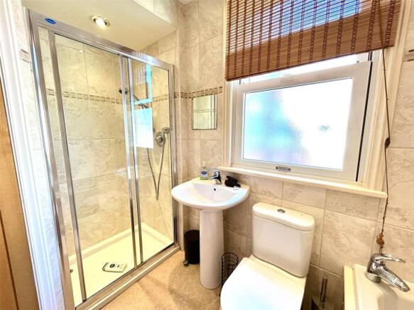 2 bed Apartment to rent Image 9