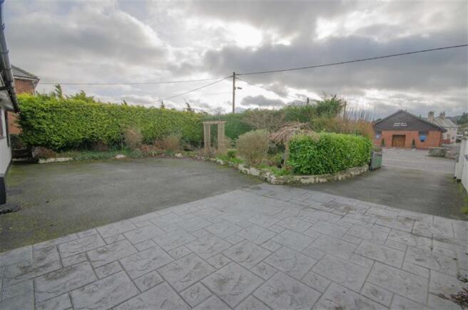 FRONT GARDEN