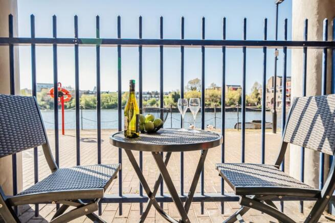 1438126-15-69d4e6108e1d9