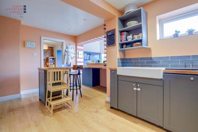 4 bed Semi-Detached for sale Image 6