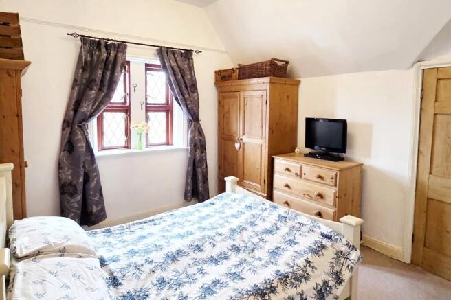 3 bed Semi-Detached for sale Image 12