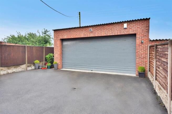 GARAGE/WORKSHOP