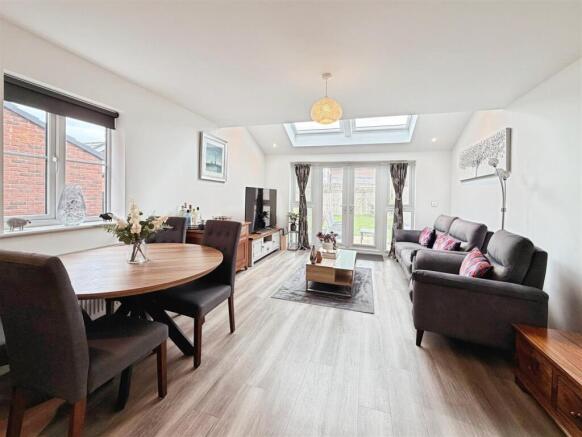 3 bed Semi-Detached for sale Image 7