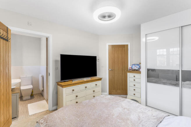 4 bed Detached for sale Image 6