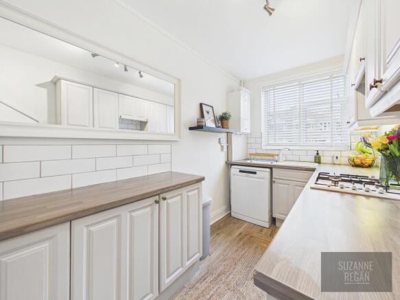 CAM05192G0-PR0247-STILL004