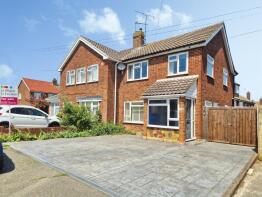 38, Maple Drive, Chelmsford CM2 9HR