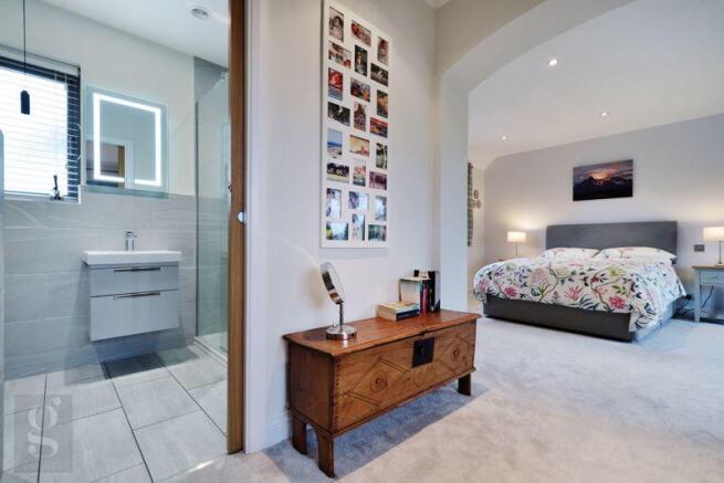 Main Bedroom /...