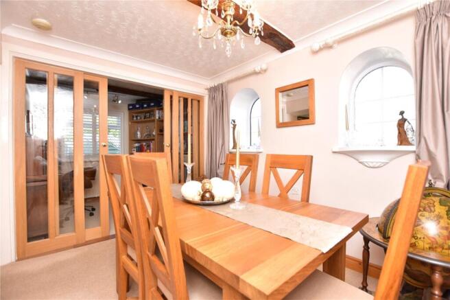 4 bed Semi-Detached for sale Image 5