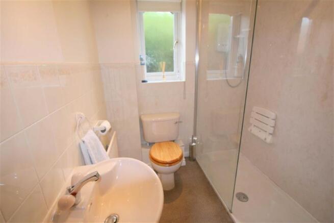 SHOWER ROOM / WC