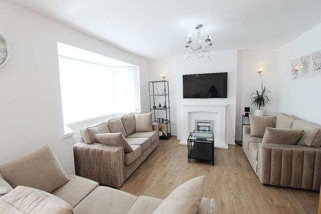 3 bed Semi-Detached for sale Image 6