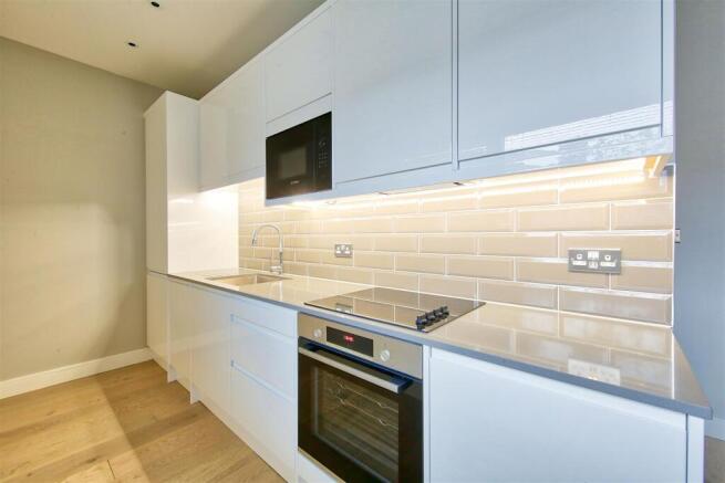 9_eton_court_the_broadway_cheam_village_image5_148