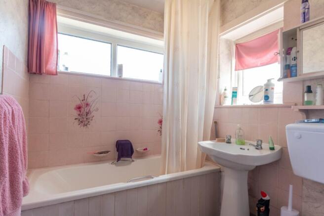 3 bed Semi-Detached for sale Image 4