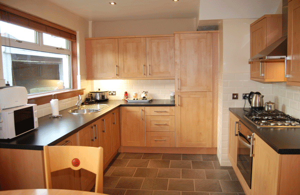 FITTED KITCHEN
