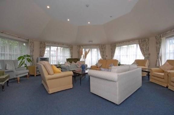 COMMUNAL LOUNGE