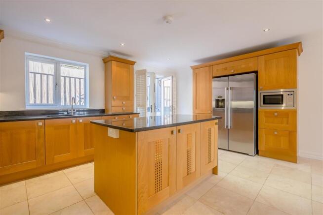 8511736-interior15.jpg