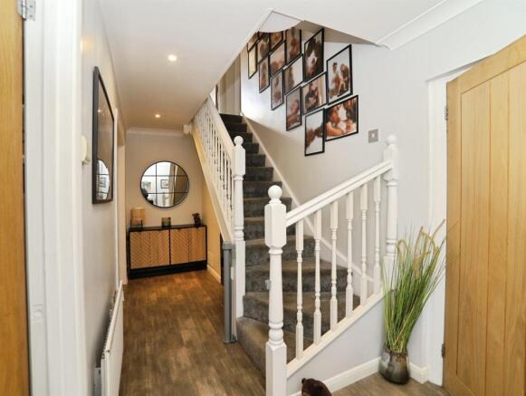 Harford Close, CARDIFF photo 3