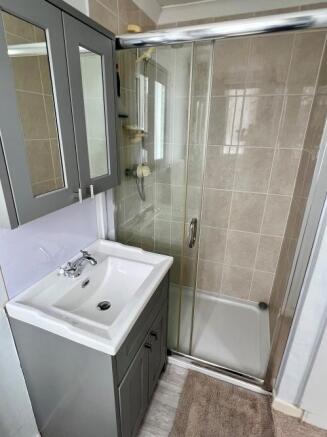 En suite shower