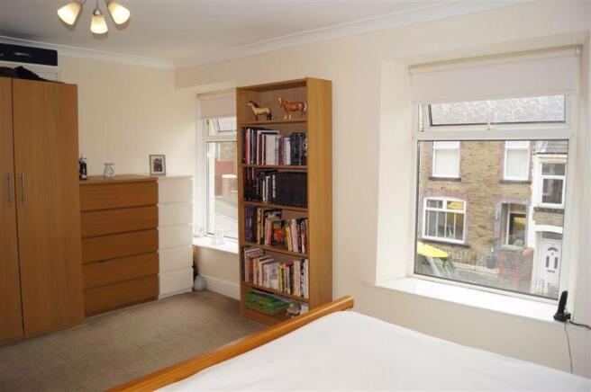 BEDROOM 1 (FRONT)