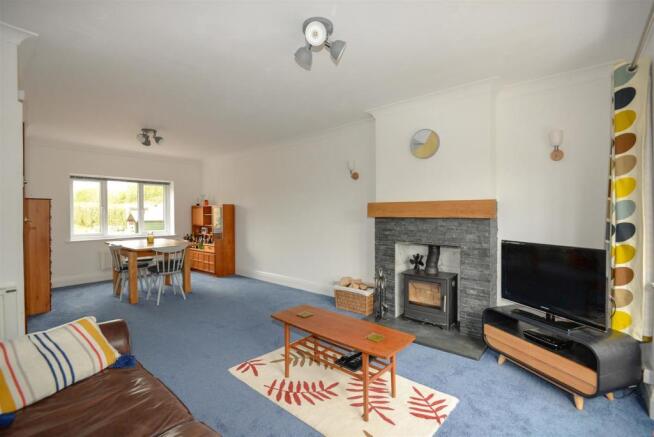 Living Room 2.jpg