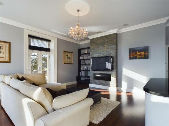 2 bed Apartment for sale Image 6