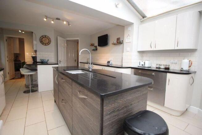 Kitchen/breakf...