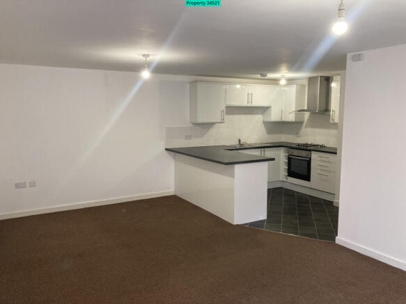 2 bed Flat to rent Image 4