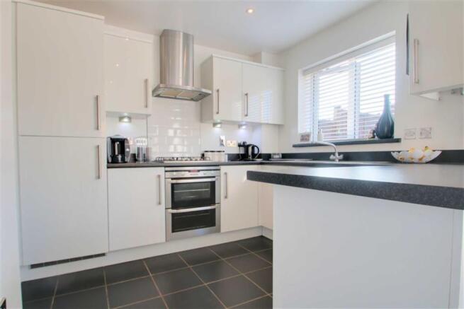 KITCHEN/BREAKFAST RO