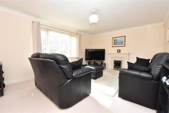 4 bed Detached for sale Image 5