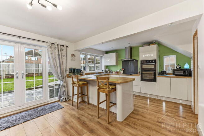 3 bed Semi-Detached for sale Image 5