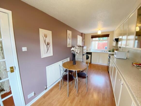 Kitchen pic 2.jpg