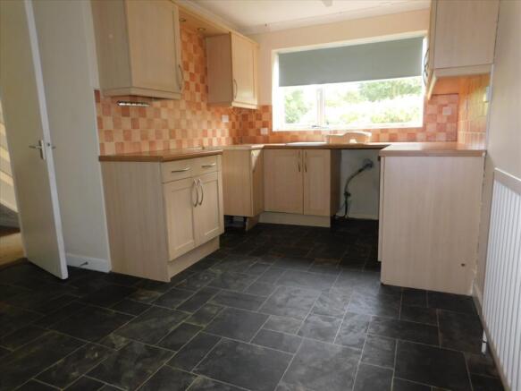 KITCHEN/DINING ROOM