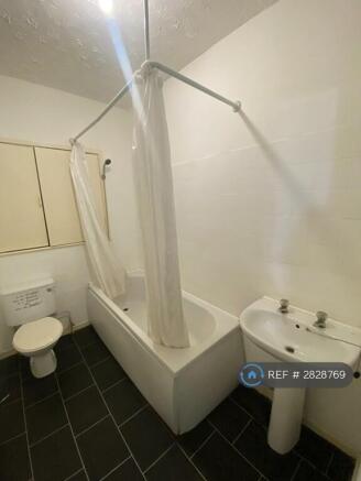 2 bed Terraced to rent Image 8
