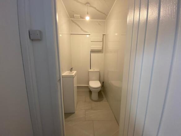 3 bed Apartment to rent Image 10