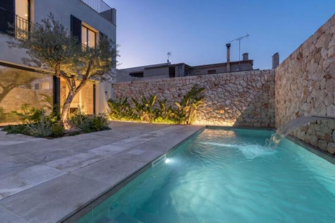 Nice pool terrace