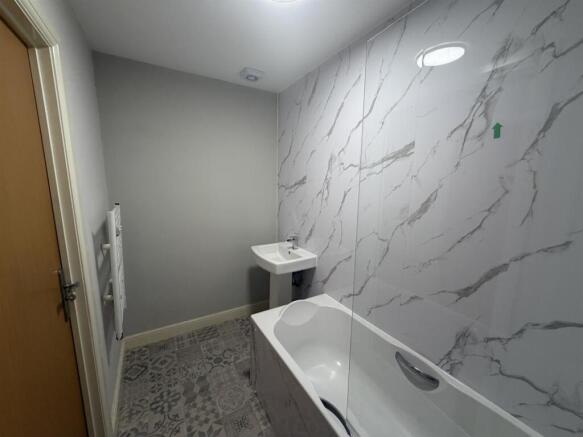 2 bed Apartment to rent Image 7
